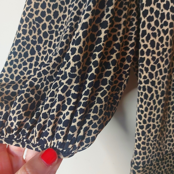 Peplum, balloon sleeve top, animal print - Picture 4 of 6